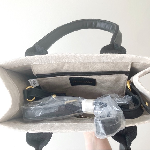 Balenciaga • Small Hardware Tote in Black & Ivory - Picture 7 of 10